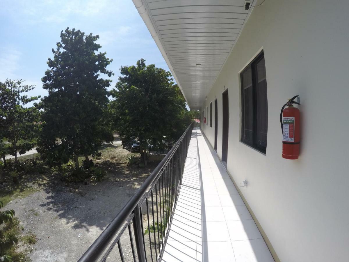 Готель Reddoorz Premium @ Napaling Point Tangnan Екстер'єр фото